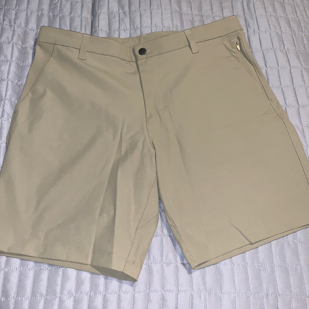 Men’s Lulu Lemon Khaki Shorts
